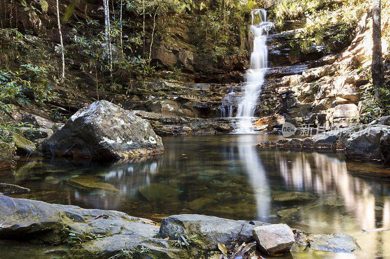 长时间曝光在Chapada dos Veadeiros瀑布